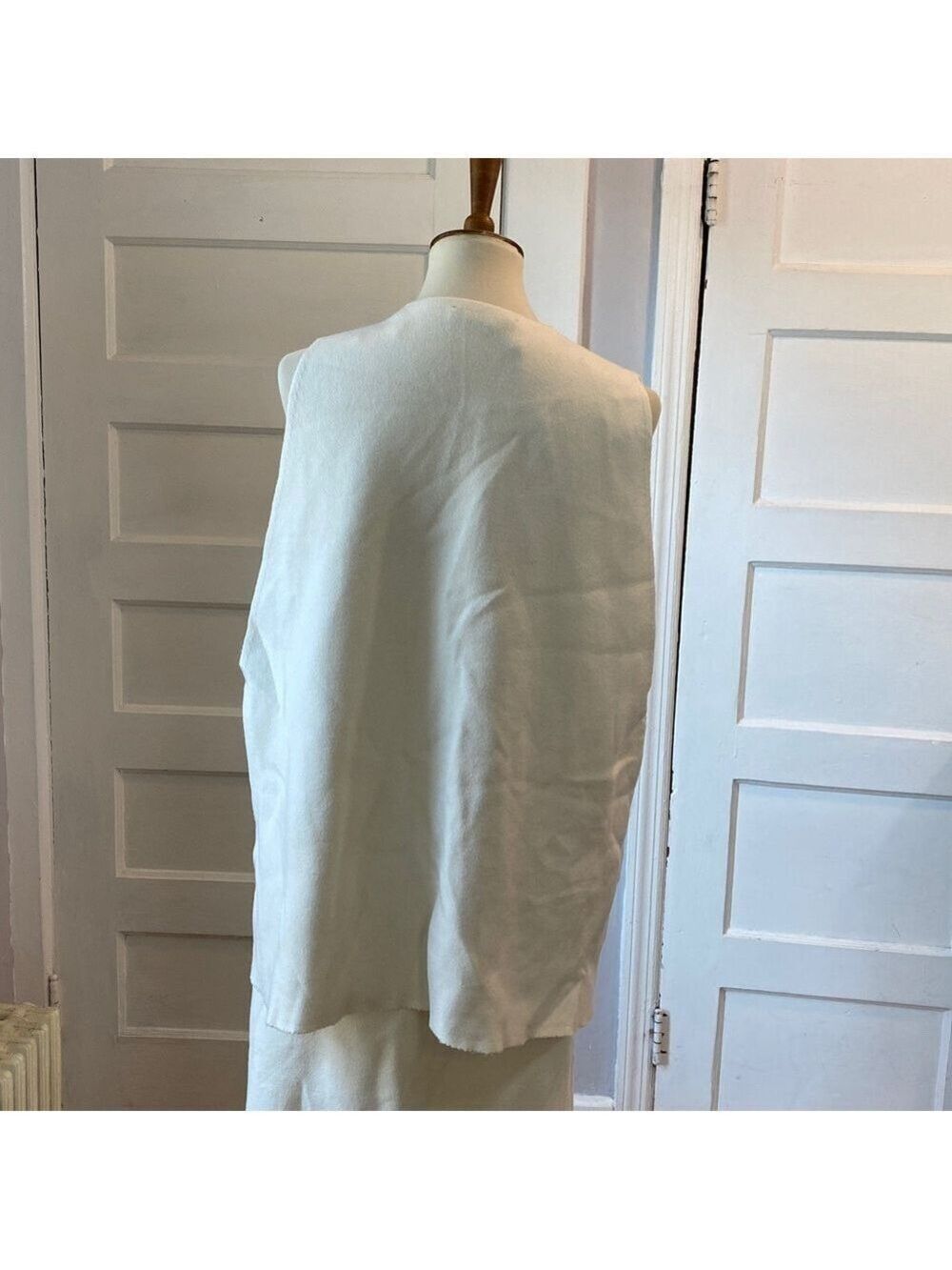NWT Zara Cream Snap Front Vest, Size XS-S - Picture 8 of 16